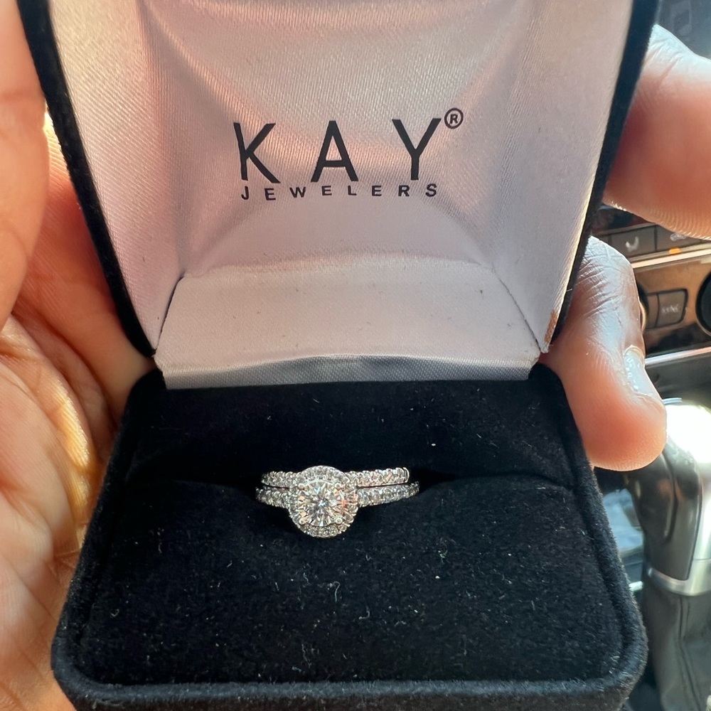 Engagement ring for sell. Have only wore a few times. Basically brand new